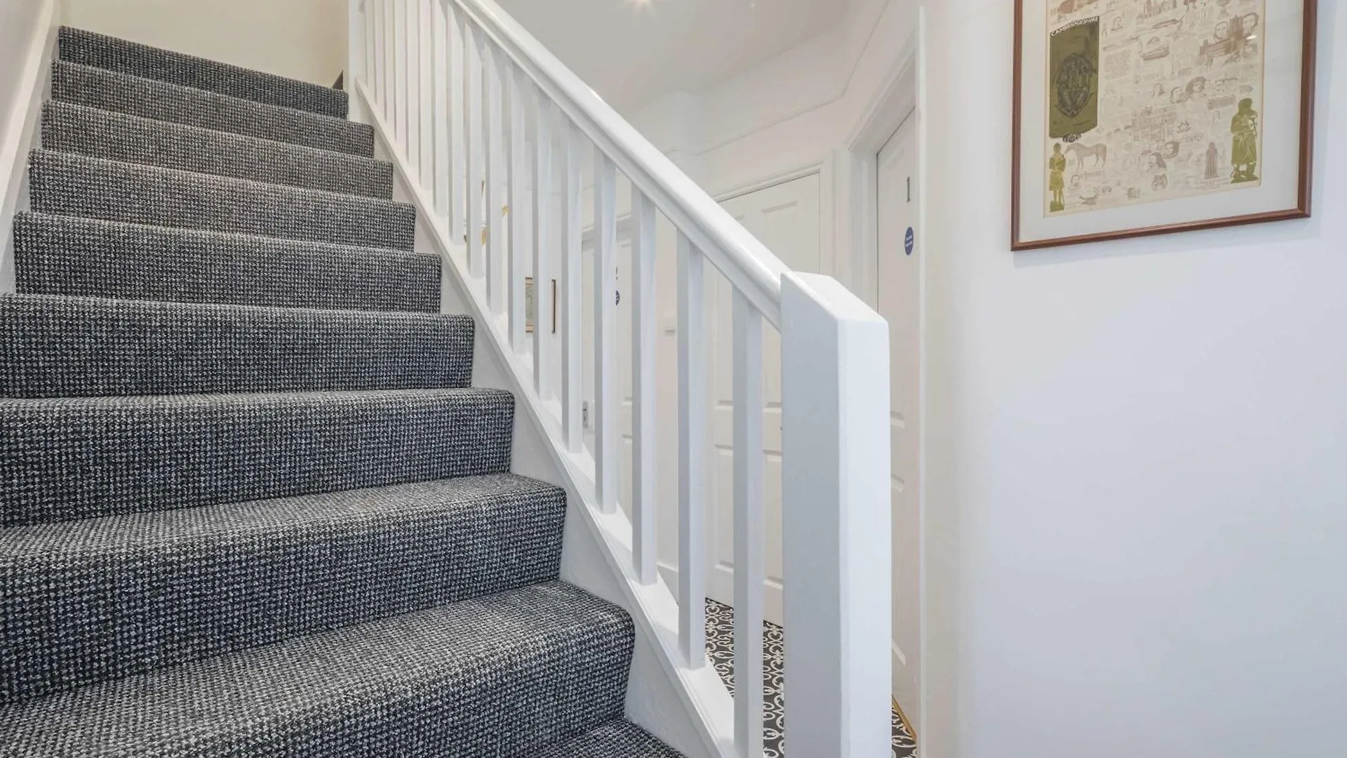 Modern 4-Bedroom Detached Home In Central Cambridge With Parking Nyaraló