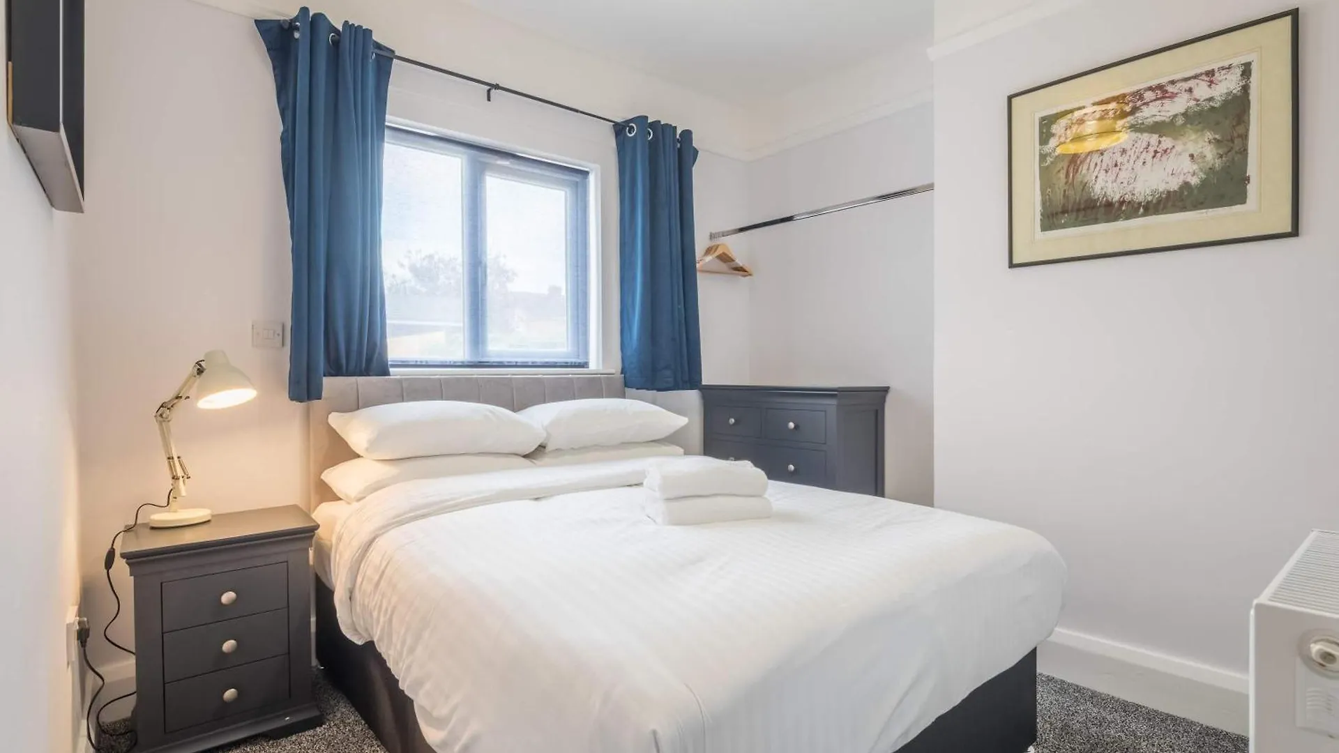 Modern 4-Bedroom Detached Home In Central Cambridge With Parking 0*,