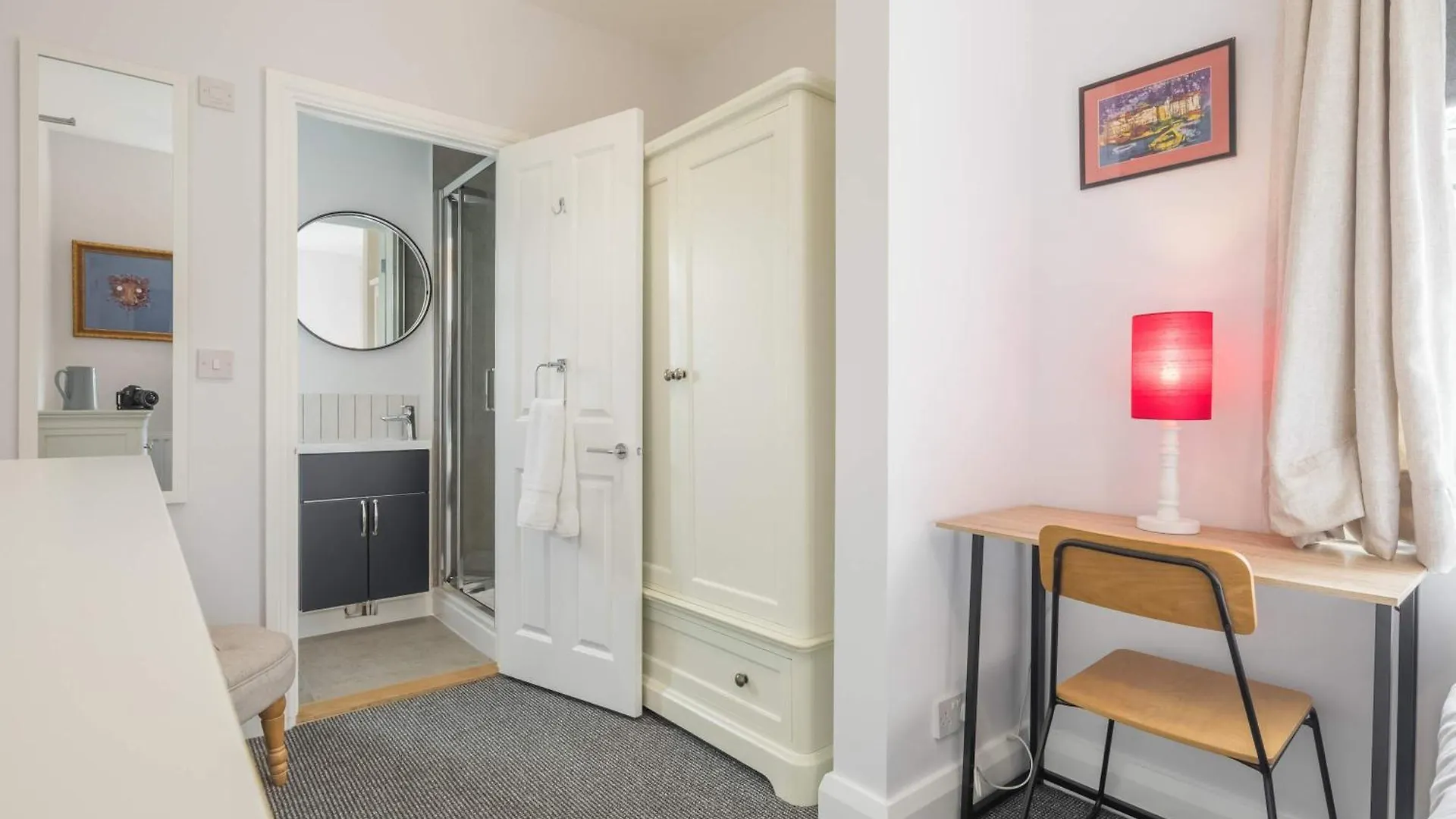 Modern 4-Bedroom Detached Home In Central Cambridge With Parking Egyesült Királyság