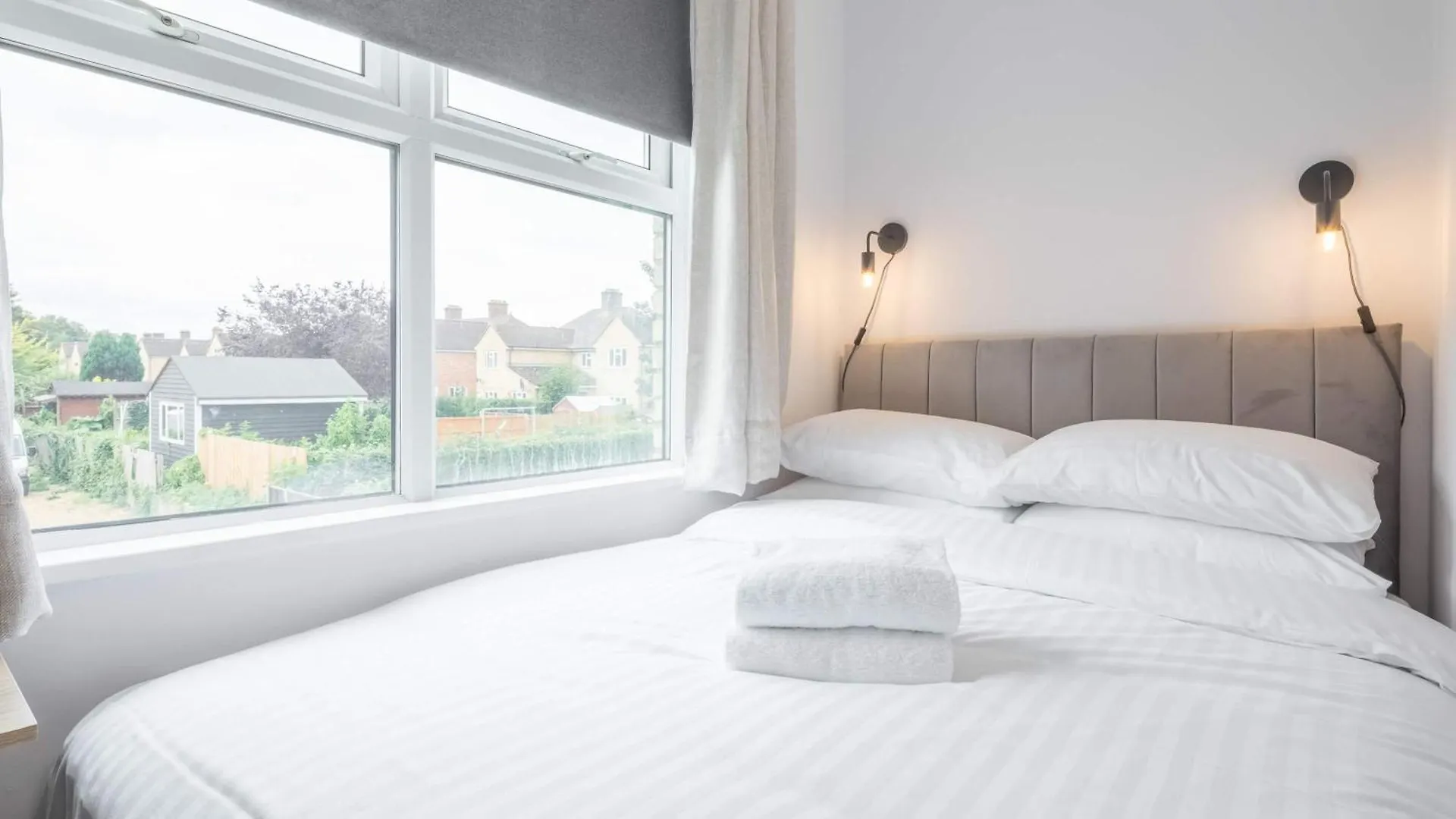 Nyaraló Modern 4-Bedroom Detached Home In Central Cambridge With Parking