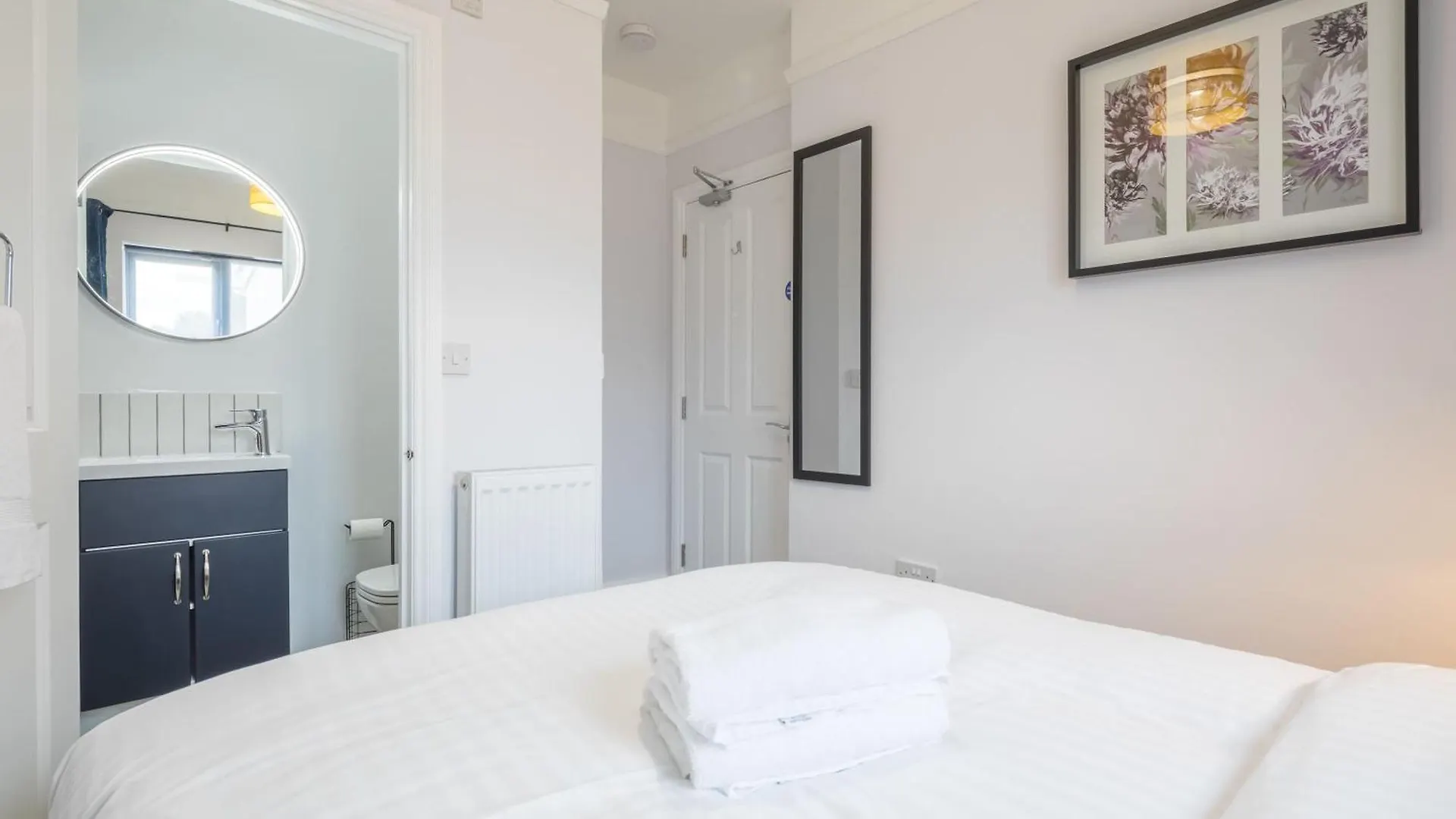 Modern 4-Bedroom Detached Home In Central Cambridge With Parking Egyesült Királyság